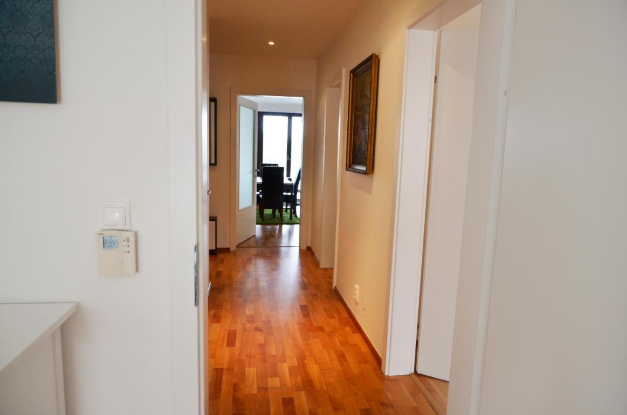Riverside Apartment Prague